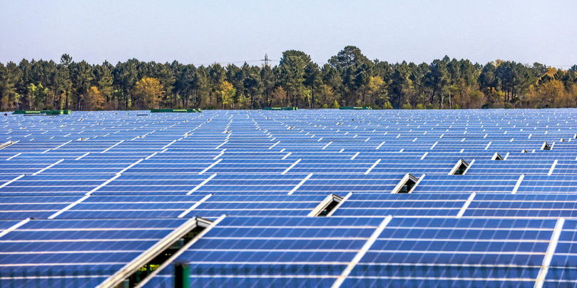 d&eacute;couvrez les tendances et innovations des panneaux solaires en 2025. informez-vous sur les meilleures technologies, les avantages &eacute;conomiques et environnementaux, et comment les panneaux solaires peuvent r&eacute;volutionner votre consommation d'&eacute;nergie.